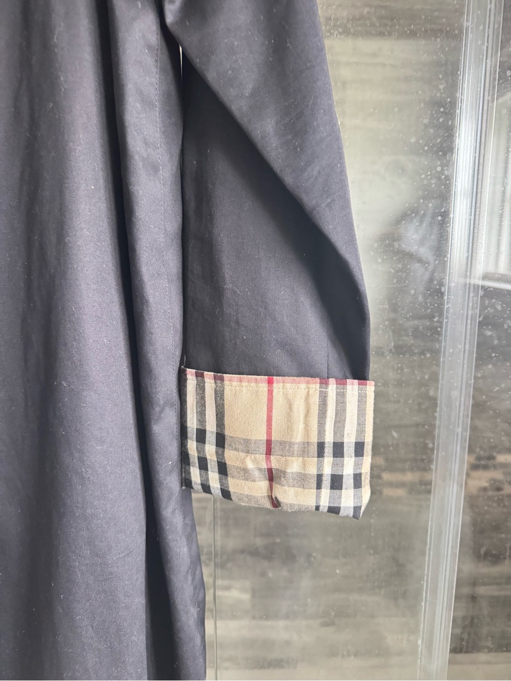 Burberry Black Trench Coat with Classic Check Lining - Picture 9 of 12